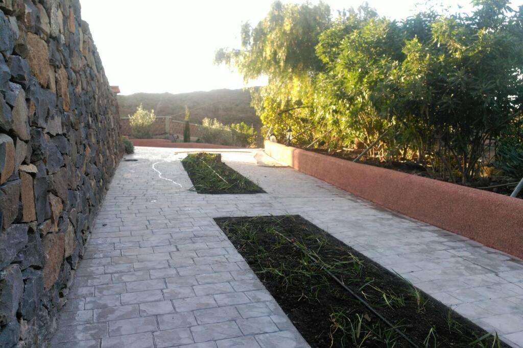 Villa Casa con puesta de sol y montañas. Alojera Exterior foto