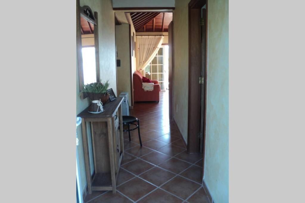 Villa Casa con puesta de sol y montañas. Alojera Exterior foto