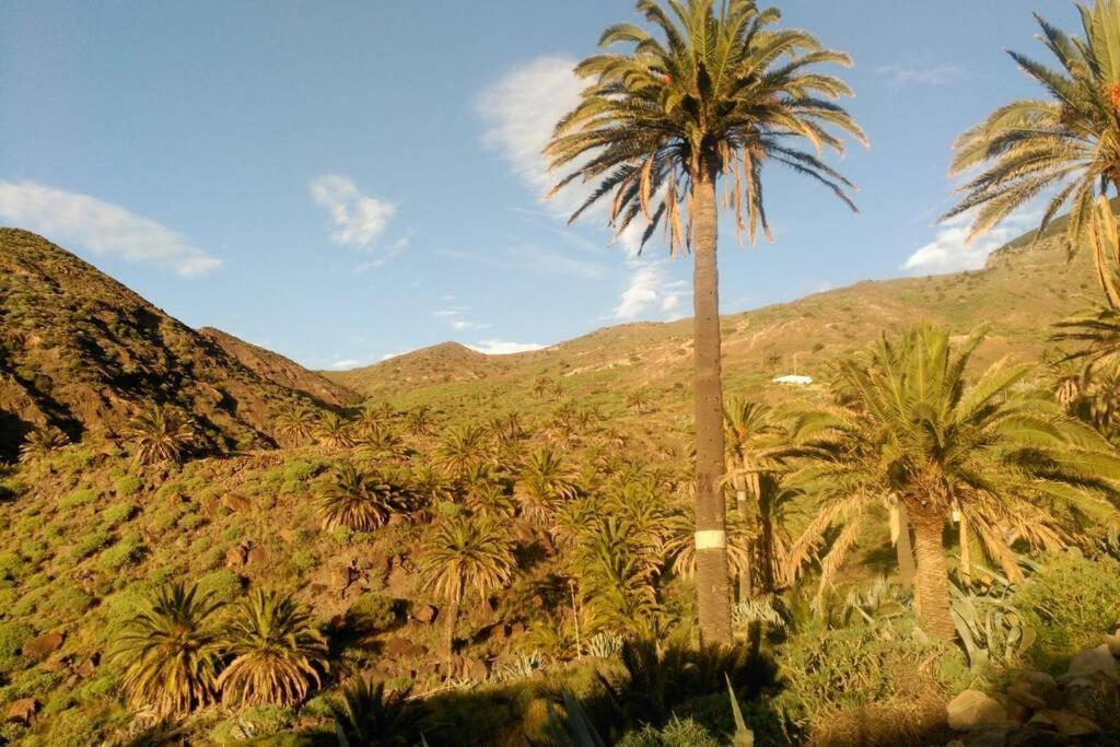 Villa Casa con puesta de sol y montañas. Alojera Exterior foto