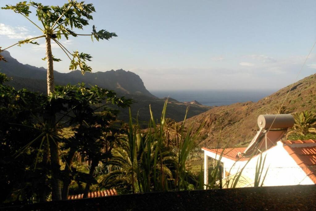 Villa Casa con puesta de sol y montañas. Alojera Exterior foto