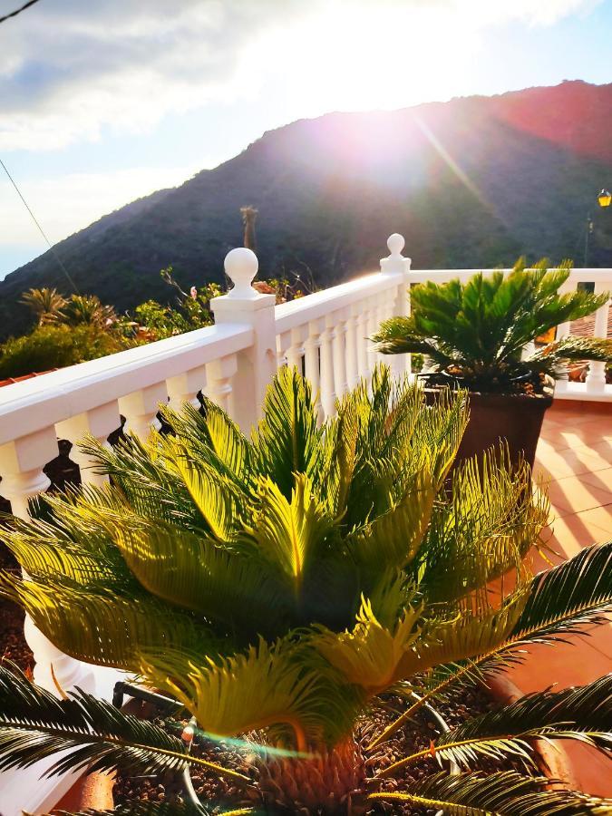 Villa Casa con puesta de sol y montañas. Alojera Exterior foto