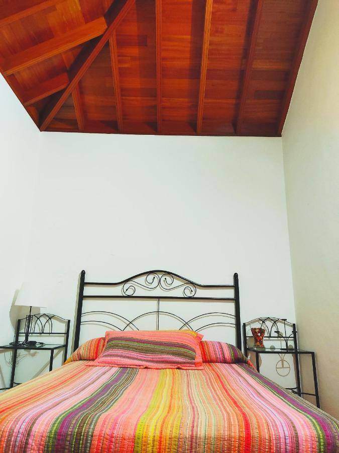 Villa Casa con puesta de sol y montañas. Alojera Exterior foto