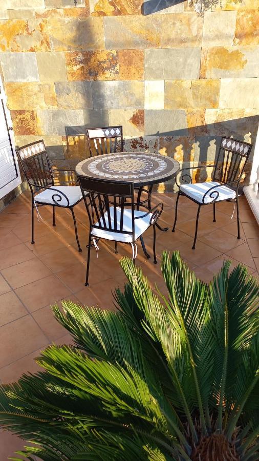 Villa Casa con puesta de sol y montañas. Alojera Exterior foto